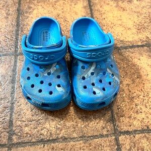 CROCS Toddler Shark Print Blue Clogs